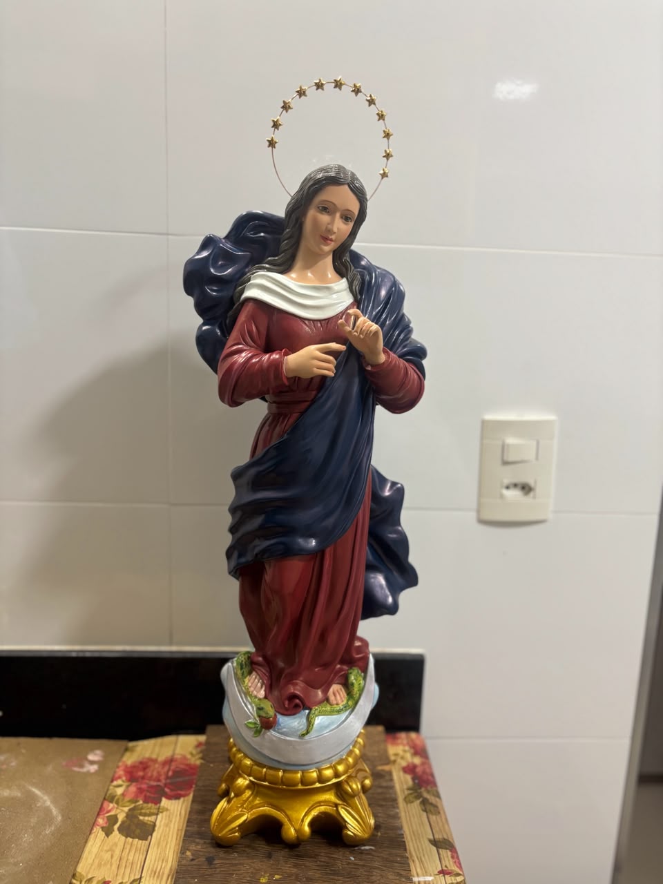 Arte sacra restaurada pelo Ateliê Neuli Paz — vestes e detalhes
